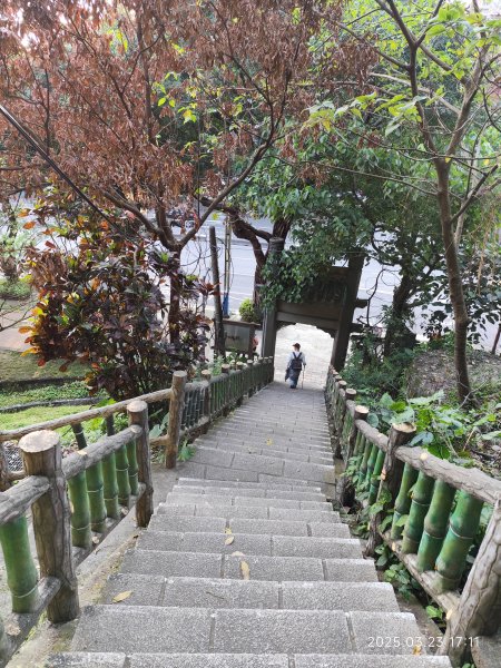 【臺北大縱走 5】碧山巖→忠勇山越嶺步道→金龍產業道路→圓明寺步道→鄭成功廟步道→文間山→劍潭山步道2744918