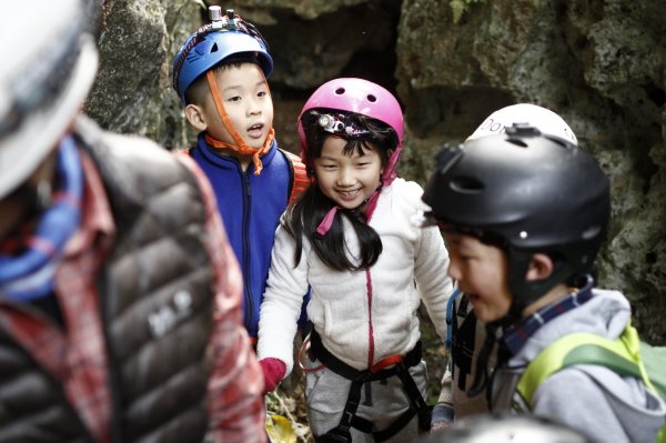 孩子們的戶外心靈挑戰---親子攀岩活動趣