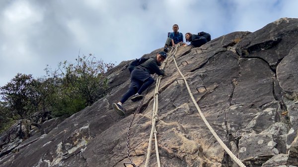 五訪台中鳶嘴山：拉繩挑戰陡峭岩壁785431