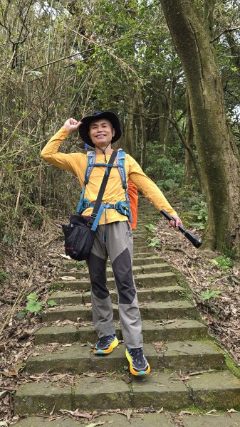 搭公車下車即抵達，台北市賞櫻最後一波，橘咖啡及內厝溪櫻木花廊的吉野櫻即將大爆發，要去要快，大崎頭步道2734711