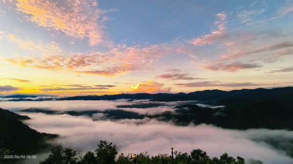 跟著雲海達人山友追雲趣 #日出雲海 #火燒雲 6/62804198