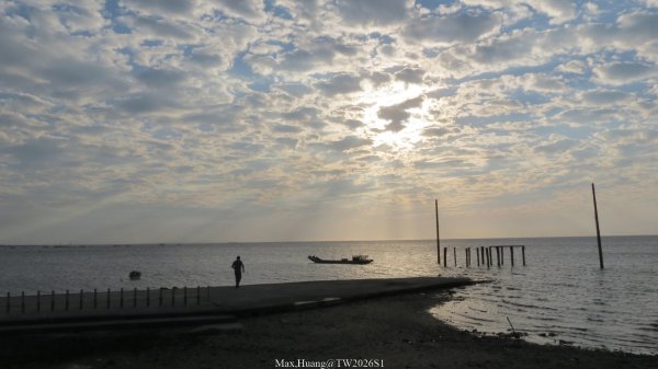 《彰化》海空夕照｜王功燈塔及芳苑海空步道健行賞冬候鳥202601102980331