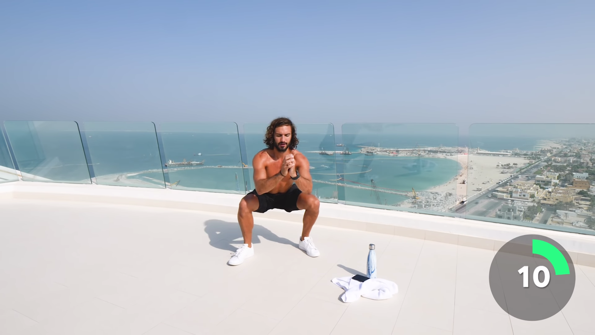 【訓練】家庭鍛鍊之王 Joe Wicks 10 分鐘腿部訓練，網友直呼：「這套訓練殺了我的腿！」