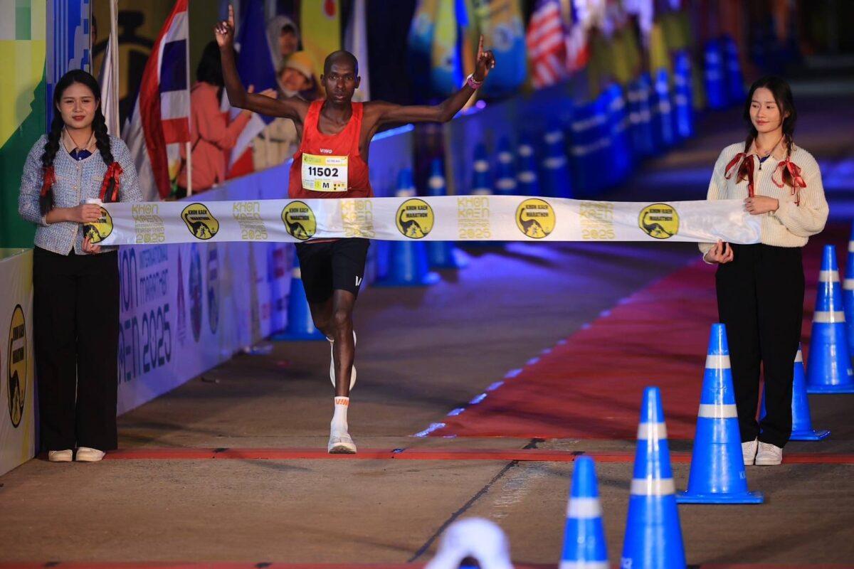 【話題】「穿 Y 拖也能跑出 2:18:55」肯亞跑者穿碳板 Y 拖寫下驚人成績！