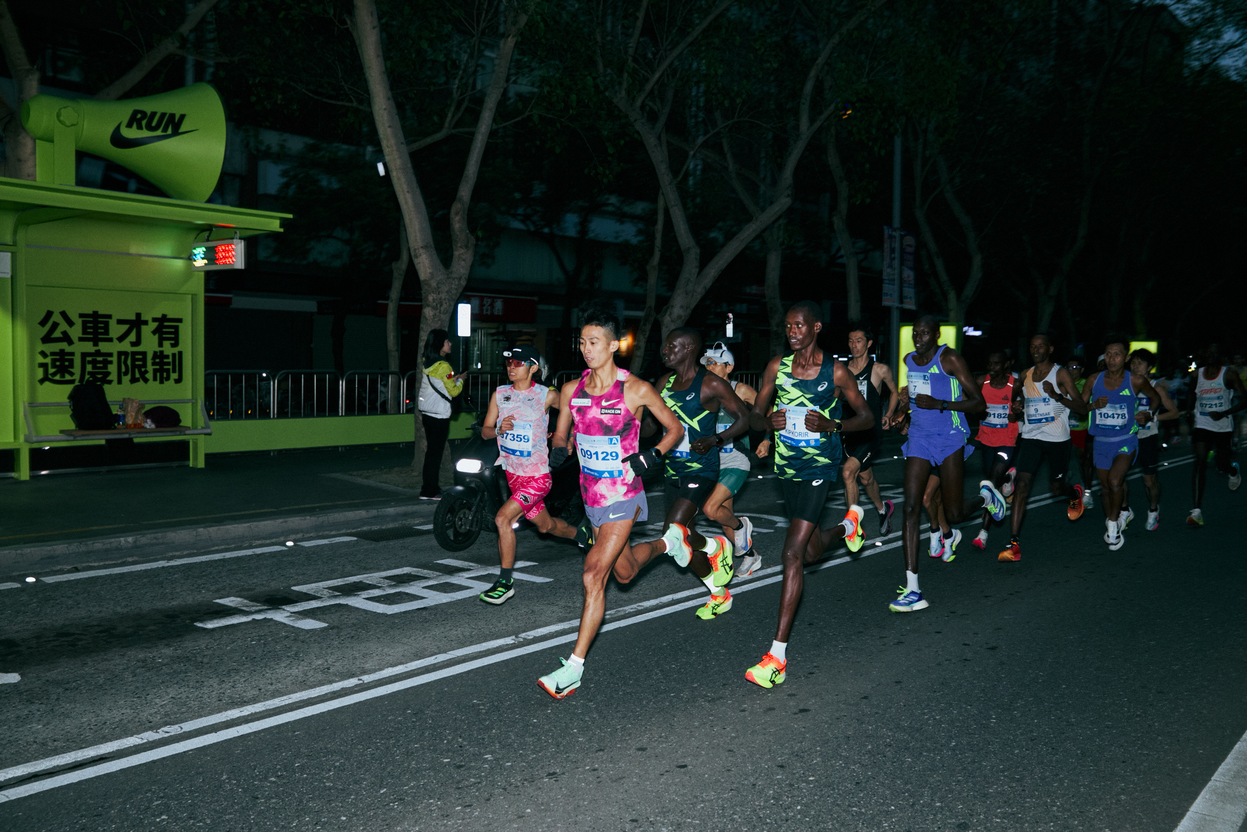 【台北馬】要爆，只能爆在終點線上！小編大調查：NIKE 標語你看到幾個？