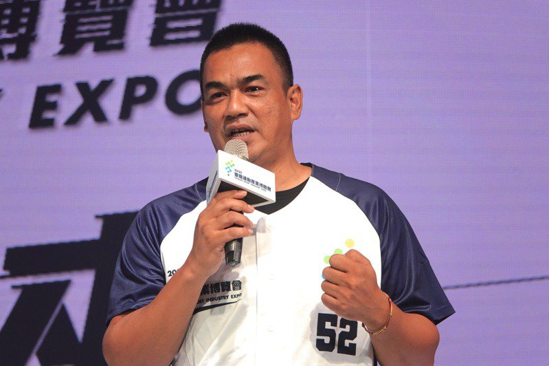 中職富邦悍將球團顧問、「台灣巨砲」陳金鋒今天受邀參加運動產業博覽會開幕典禮。記者蘇志畬/攝影 中職富邦悍將球團顧問、「台灣巨砲」陳金鋒今天受邀參加運動產業博覽會開幕典禮。記者蘇志畬/攝影