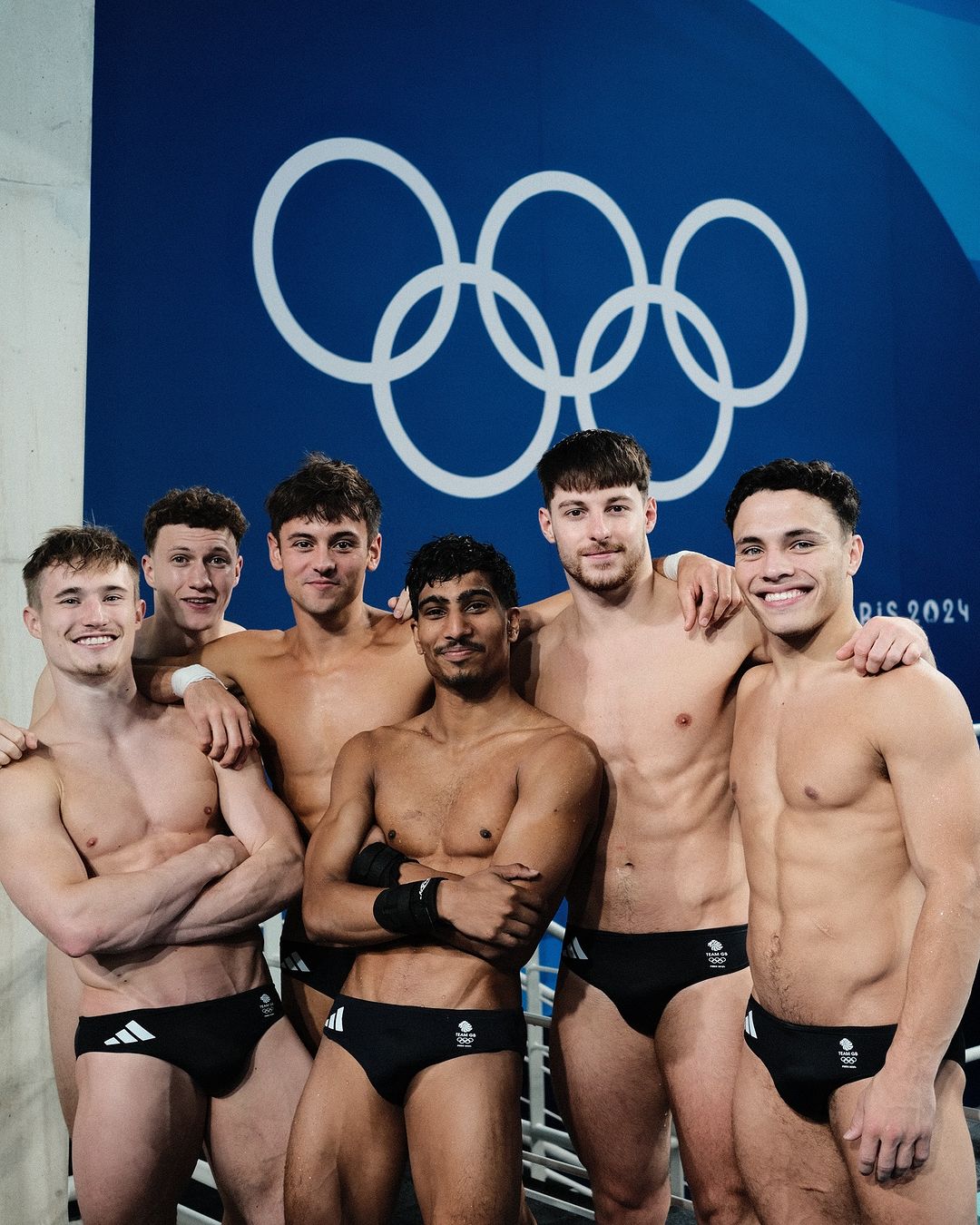 【話題】五度登奧運舞台！英國「跳水王子」Tom Daley 開賽首日再度被捕捉場邊織毛線