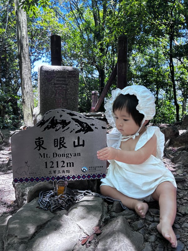 【東眼山親子旅】以前追逐百岳，現今陪妳看樹｜背著一歲女兒進森林的感動旅程