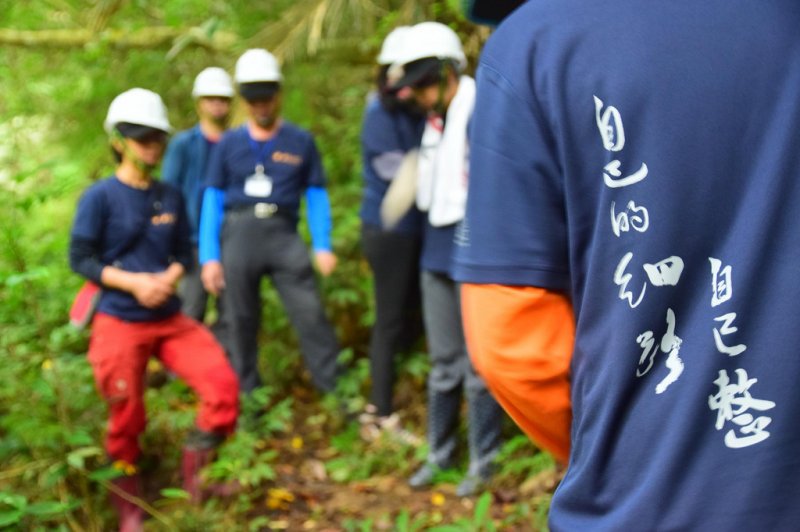 客委會、新竹林管處合作，偕同千里步道協會招募志工，逐步修整古道。圖片來源：千里步道協會。