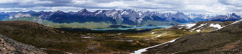 Bald Hills 山頂看 Maligne Lake