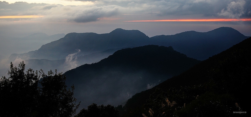 台 18 線夕陽山景