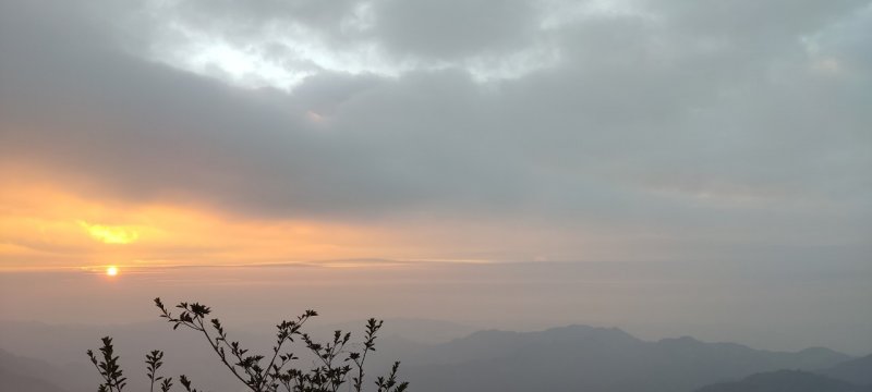 我們在東卯山三角點欣賞夕陽，歡送2021年！