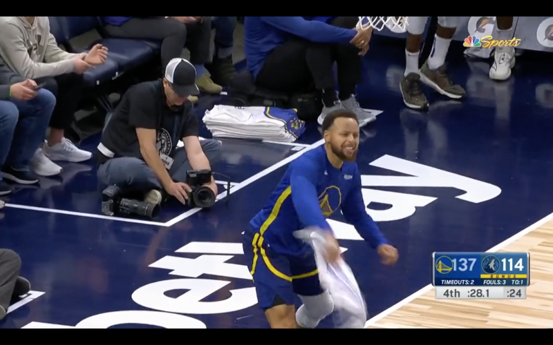 【影片】NBA / Draymond Green板凳慶祝遭吹T Curry效法力挺也被罰