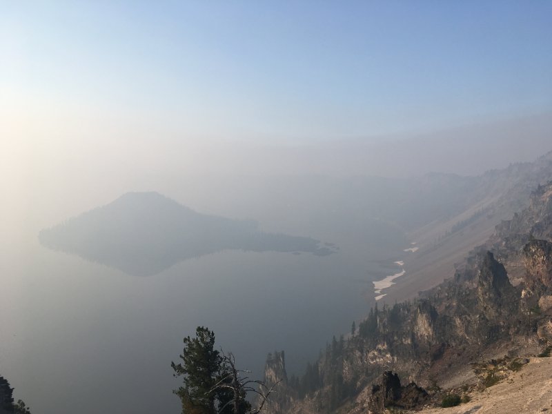 煙霧迷漫的Crater Lake