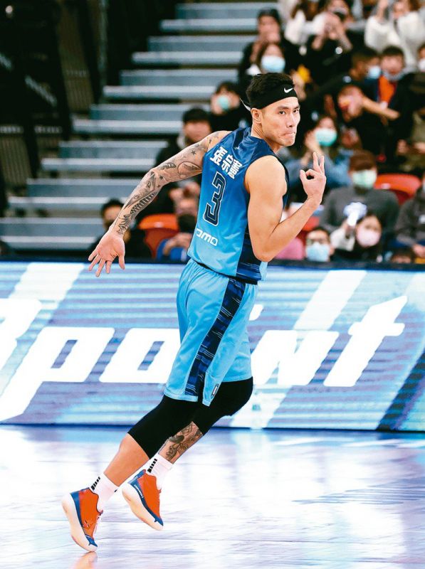 田壘日前宣布本季結束高掛球鞋，同為中華隊常客的張宗憲也為前輩獻上誠摯祝福。 記者余承翰／攝影