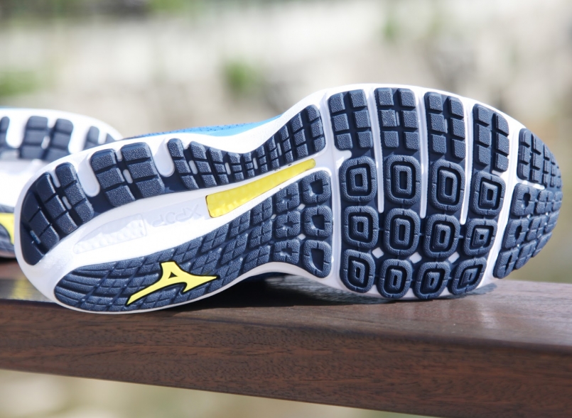 mizuno wave maverick 3 birch