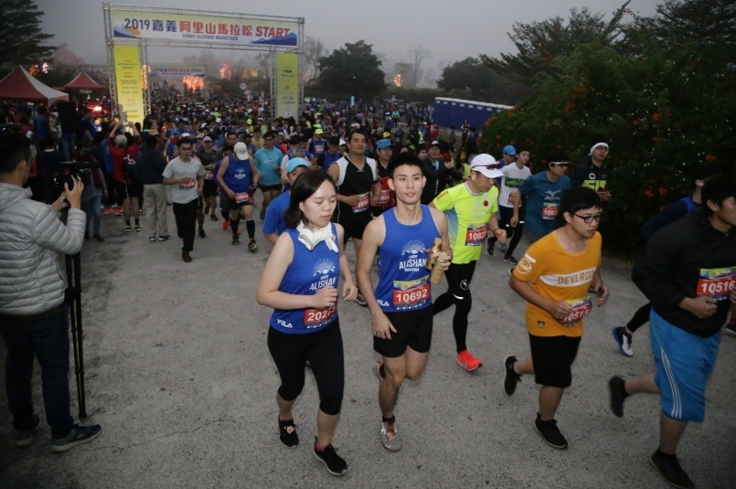 賽事 阿里山馬拉松今晨開跑品味甕仔雞在地名產 文章 運動筆記