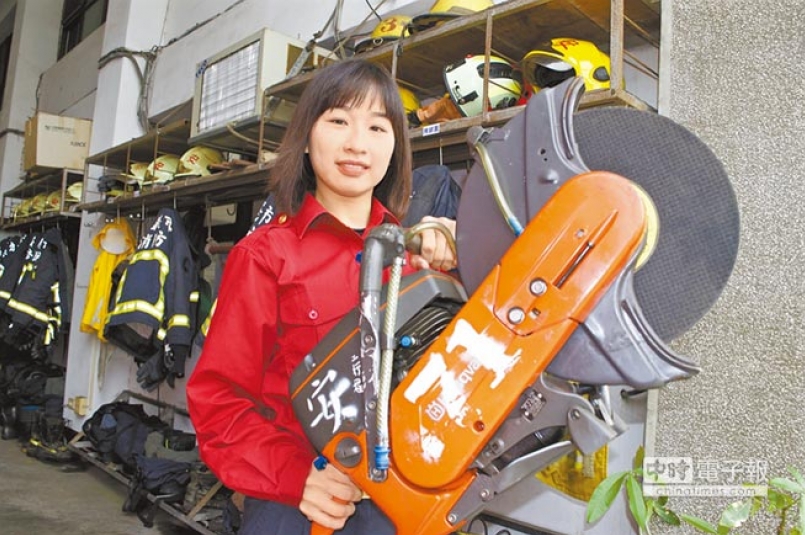 【人物】肉腳練成勇腳 消防美少女陳筱琪半馬常勝軍