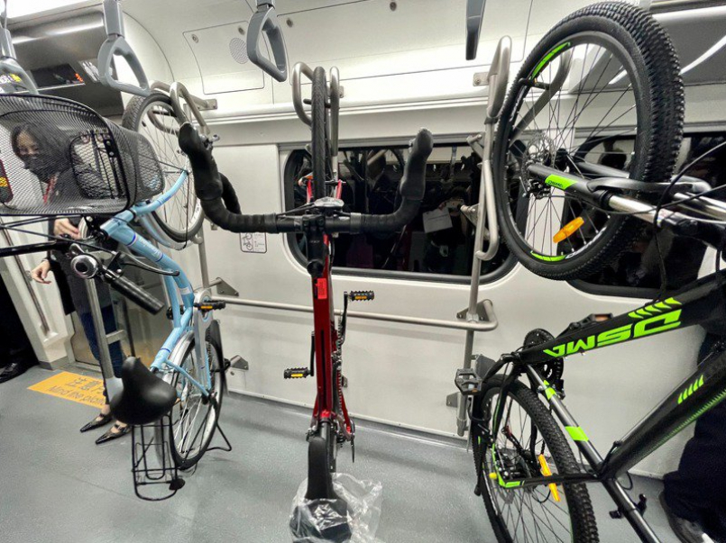 單車運動的愛好者認同直立式自行車架裝設在第1車與第10車。記者曹悅華／攝影