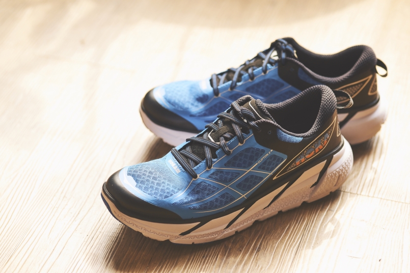 【科技】超緩震輕量訓練路跑鞋 HOKA ONE ONE Clifton 2