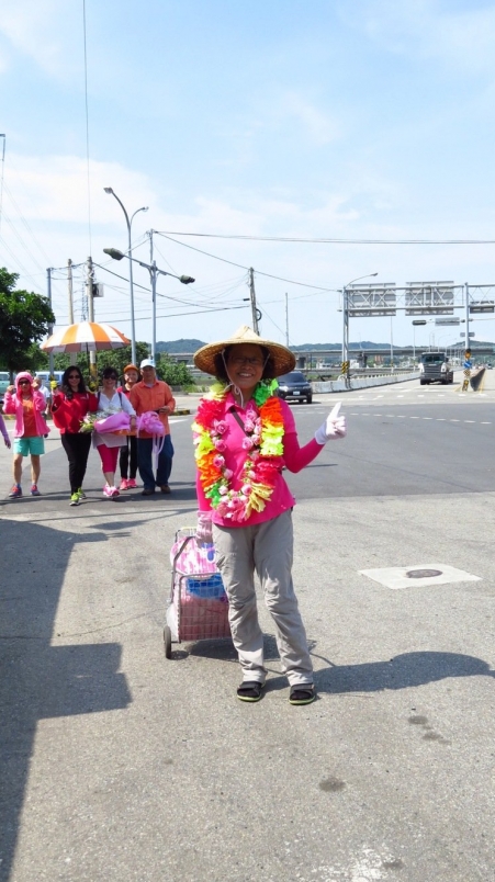 【人物】怕年紀大走不出去 歐巴桑徒步環島圓夢
