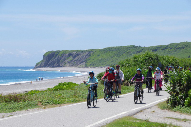 花蓮市公所去年首推「奇萊玩一夏」自行車輕旅行，大受好評，今年以文化、生態、海洋為主題，再度規畫3條路線，將於6、7、8月的周六、日推出。圖／市公所提供