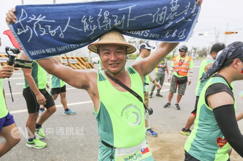 【新聞】環台不斷電馬拉松入枋山 蕭青陽跑第50棒