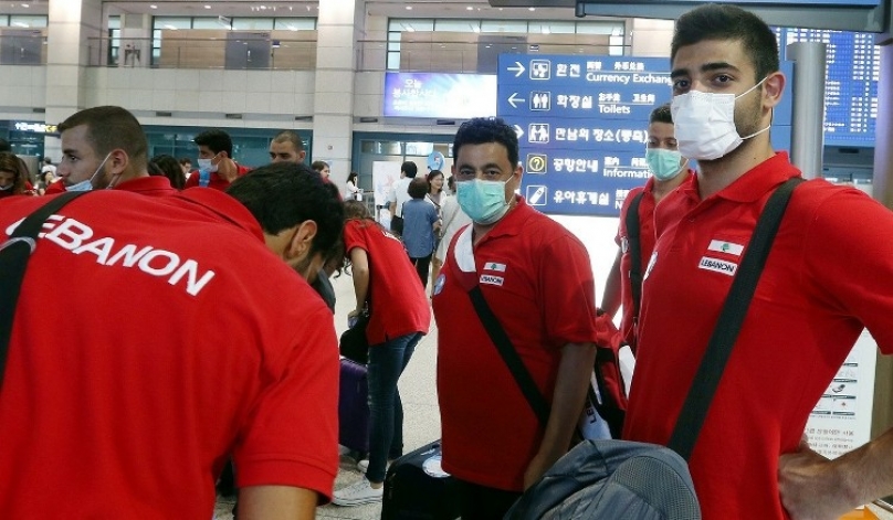 世大运选手入境韩国 口罩不离身