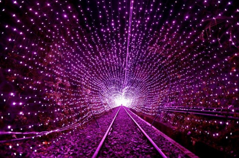 情人節限定的浪漫隧道燈海。圖／新北市觀旅局提供