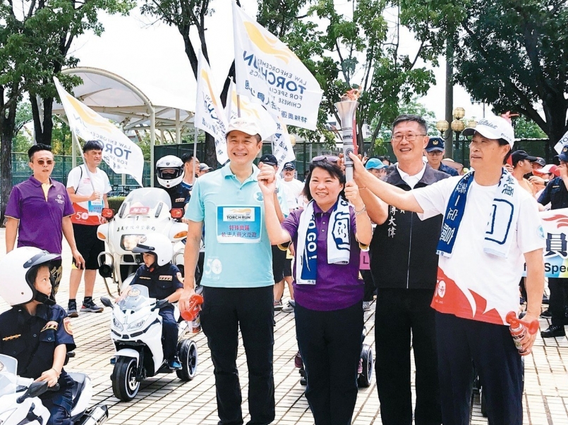 【新聞】嘉市警消火炬跑 力挺特奧選手
