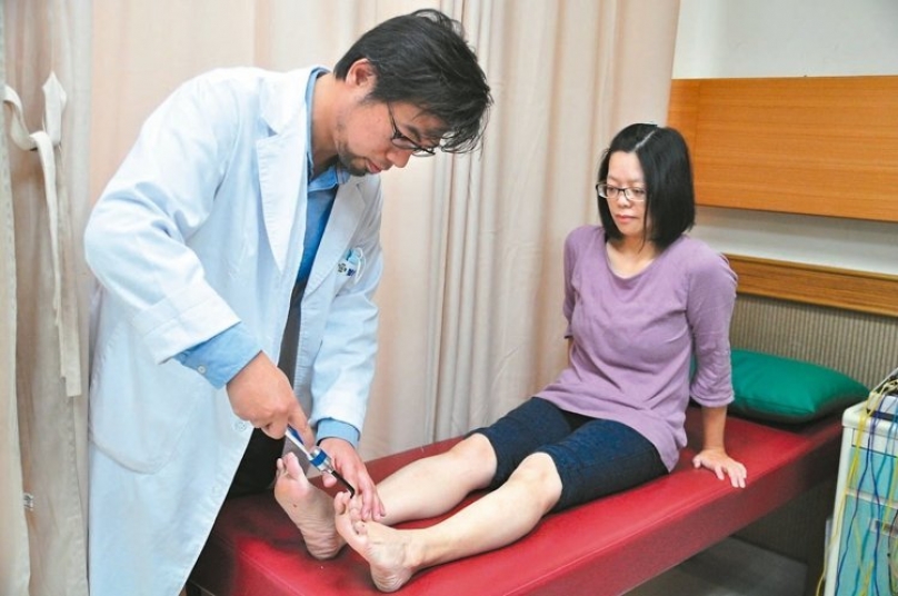 患双腿麻 小心神经病变 天气转冷,不少糖尿病患者从大腿「麻」到脚底