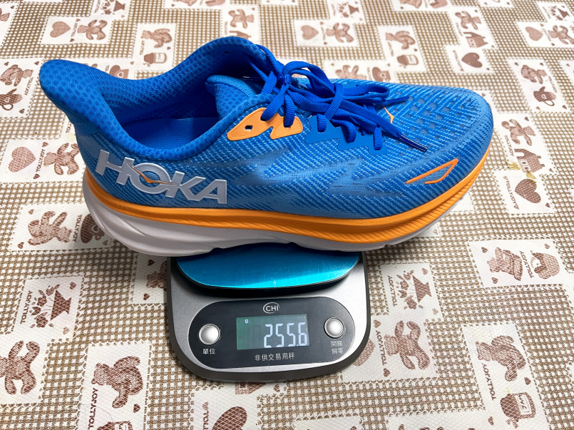 HOKA Clifton 9 跑鞋經典重生，科技驅動瞬間提升跑步體驗！ | 網誌