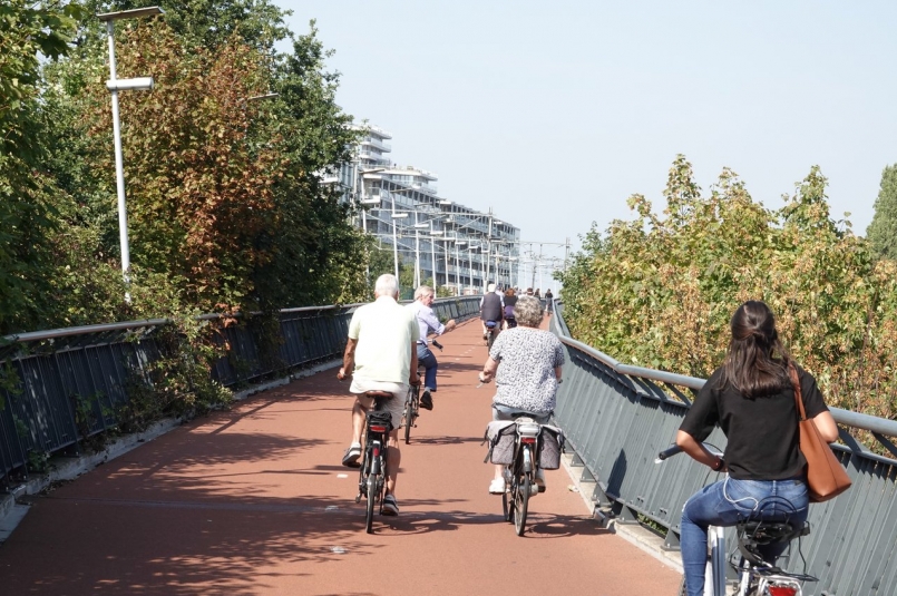 歐洲綠色首都奈梅亨所建造的腳踏車高速公路，連接到附近地區，使用此高速公路的通勤時...