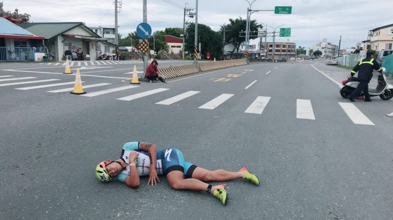 【新聞】鐵人三項/機車闖入賽道 謝昇諺遭擦撞無法完賽