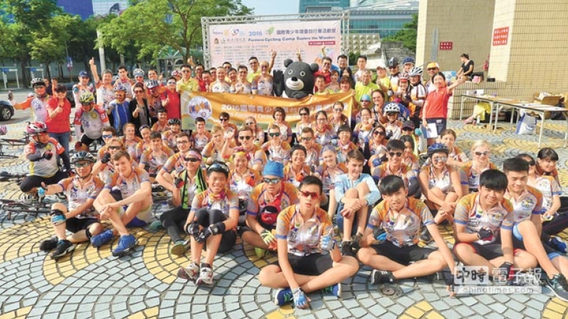 【新聞】12國青年台北啟航 各國學子騎聚 鐵馬環島壯遊