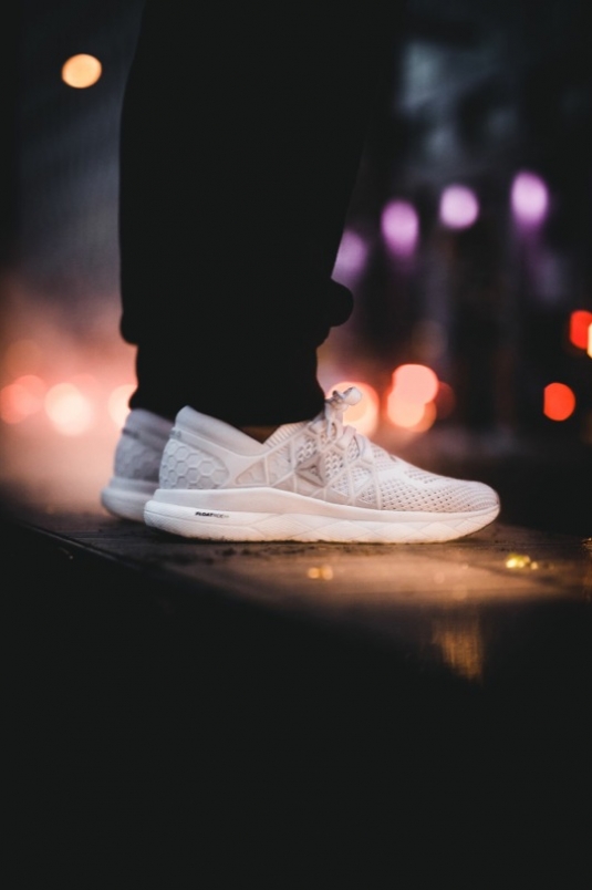 產品】Reebok Floatride 輕量緩震長跑鞋黑白酷炫新色強勢抵台 文章 