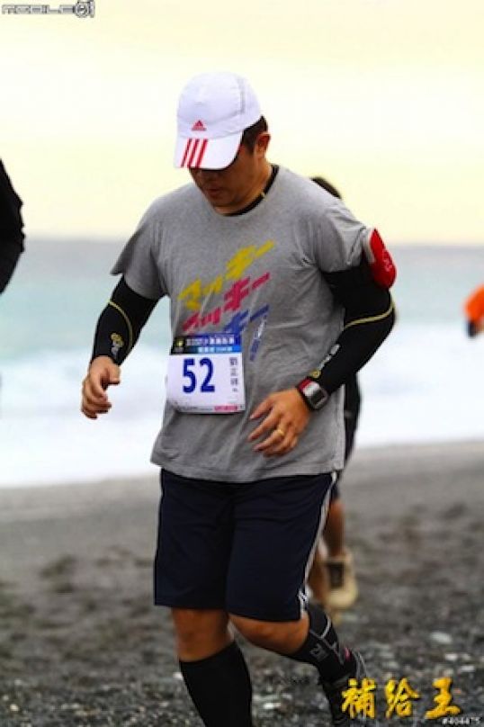 [台灣跑透透] 102比基尼路跑20K＆赤足鞋長距離初體驗