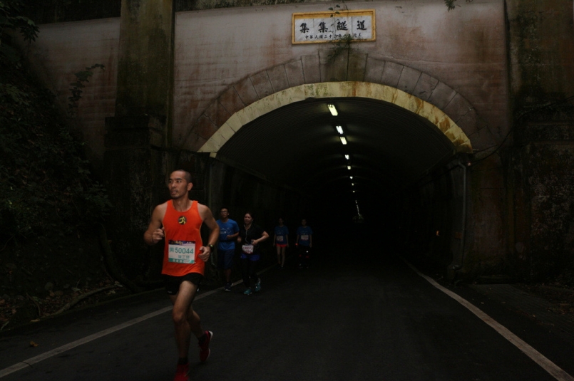 【賽事】集集綠色隧道夜路跑 熱鬧開鑼