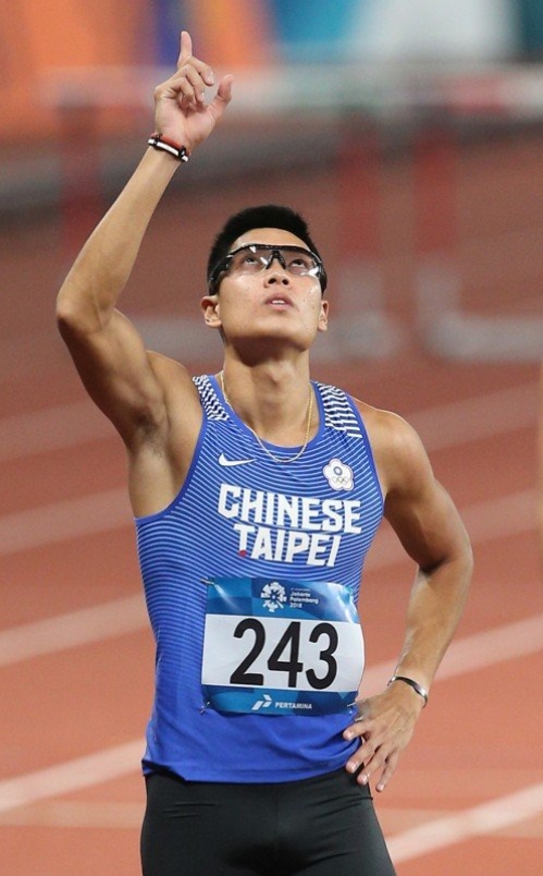 陈杰在男子 400 公尺跨栏准决赛排名第 1,晋级明天决赛