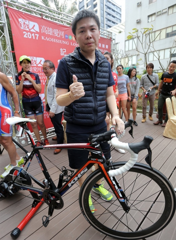 【賽事】高雄愛河國際鐵人三項 塵爆傷患也來參賽