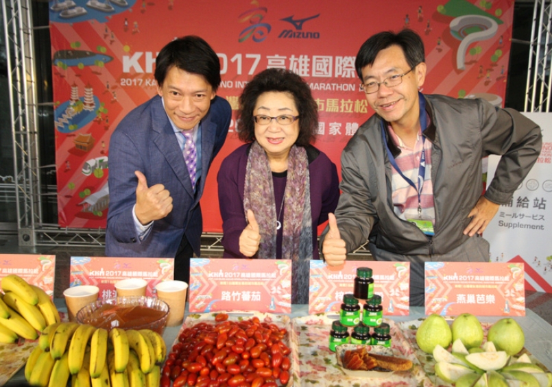 【賽事】在地跑團力挺高雄馬 在地農漁特產熱情送出