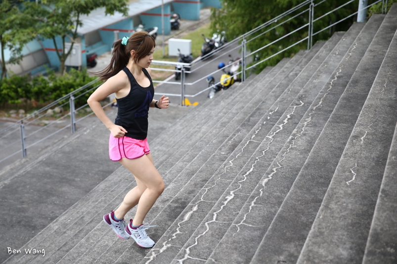 但假如是做为练习鞋其实蛮 ok 的,因为当在冲刺短跑或间歇跑的时候