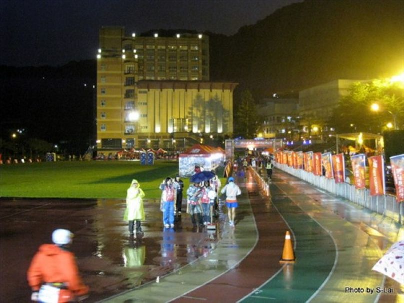 [台灣跑透透] 超馬第6回 2012東吳超級馬拉松賽12小時組