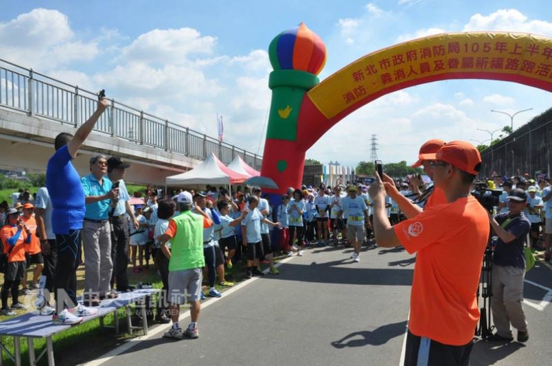 【新聞】新北打火兄弟路跑祈福 求平安又健身