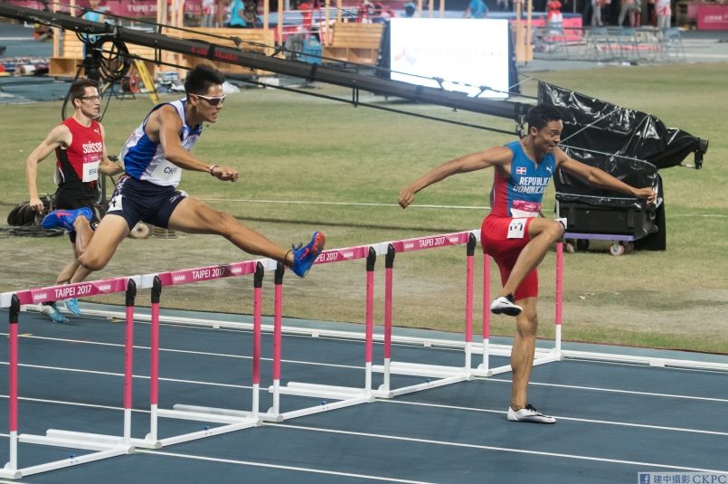 【世大运】400m 跨陈杰帅气镀银 juander santos一举摘金激动不已