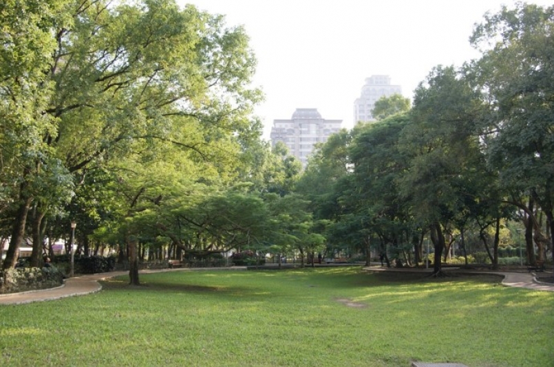 上,选择在 the north face 店面附近空地进行课程,例如像是松德公园