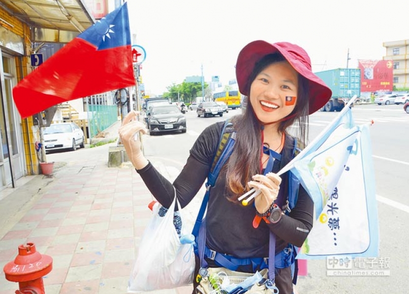 【新聞】火紋身女孩 徒步環島55天