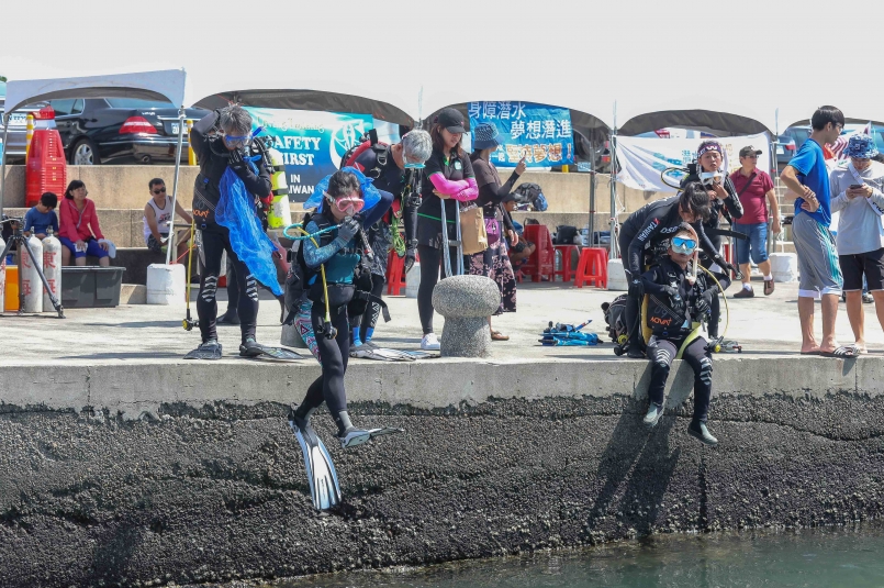 【新聞】守護海洋、夢想潛淨 臺灣身心障礙潛水協會淨海活動