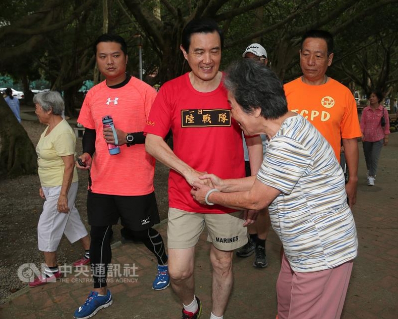 【新聞】馬卸任首日老家晨跑 民眾熱情：回來啦
