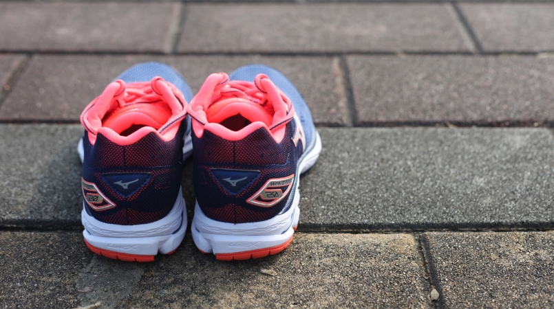 評測 超寬楦 給雙腳頭等艙級的舒適空間 Mizuno Wave Rider Sw 文章 運動筆記